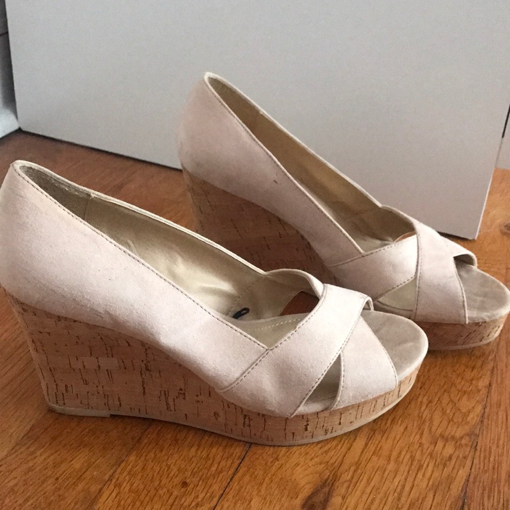 Light pink wedges
